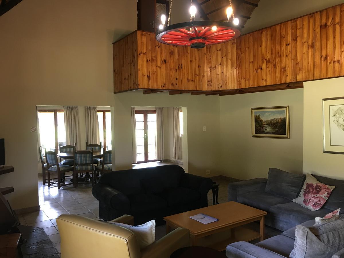 Dragon Peaks Mountain Resort Champagne Valley Exterior photo